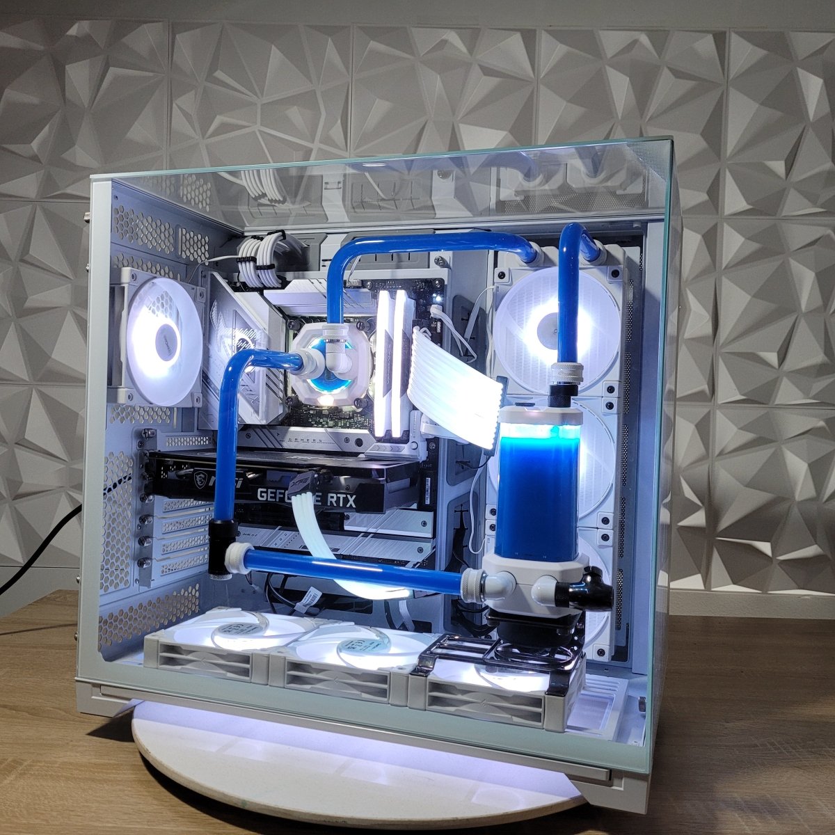 Tech Water Loop Custom Water Loop | Lian Li Vision | Intel Gaming PC | i5 14600KF | RT ...